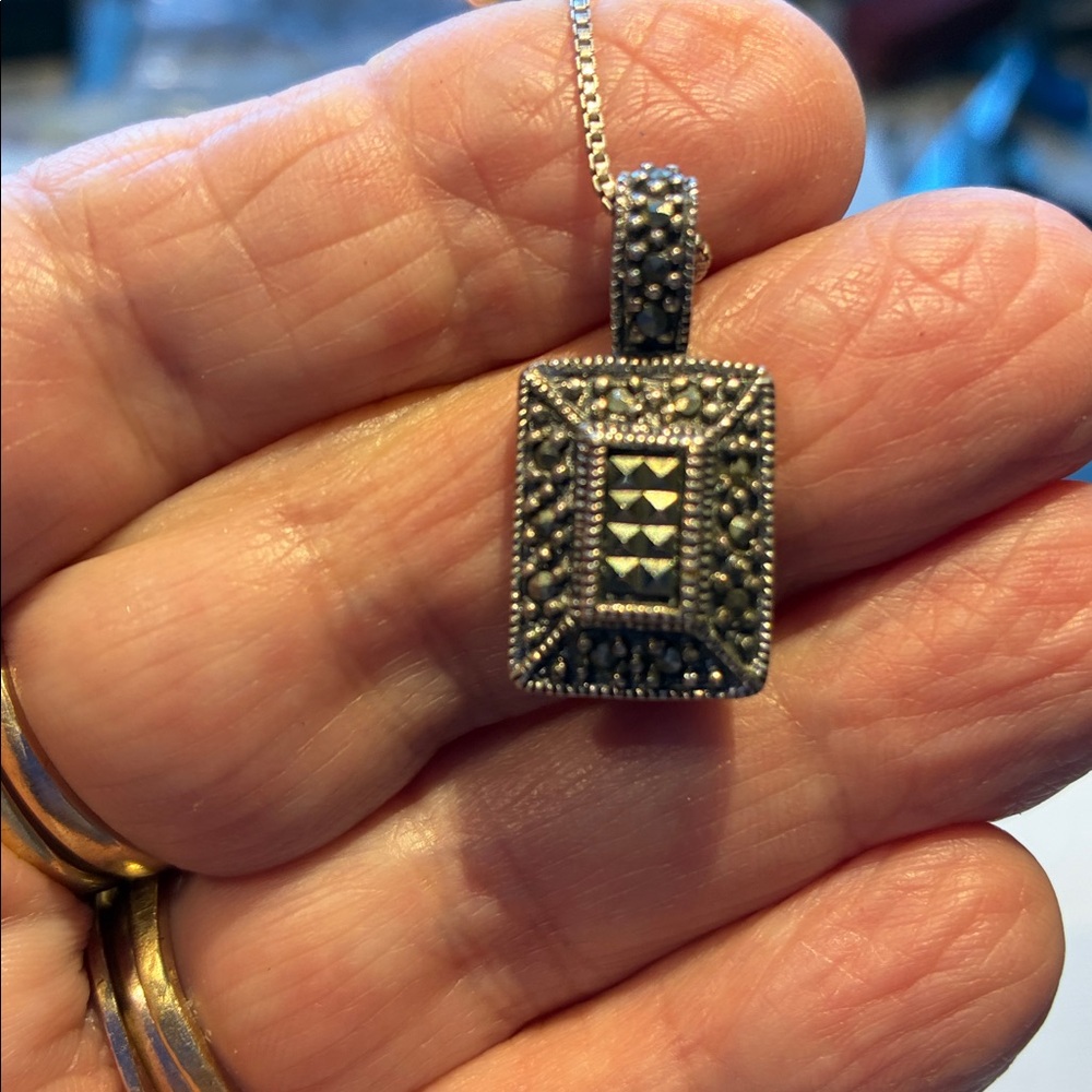 Elegant 925 Silver and Black Pendant Necklace on an Italian 925 Chain